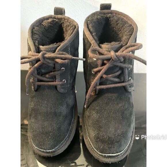 UGG Neumel II  1017320K Black Ankle Suede Boots Youth Size 3 Front Laces - Picture 1 of 8